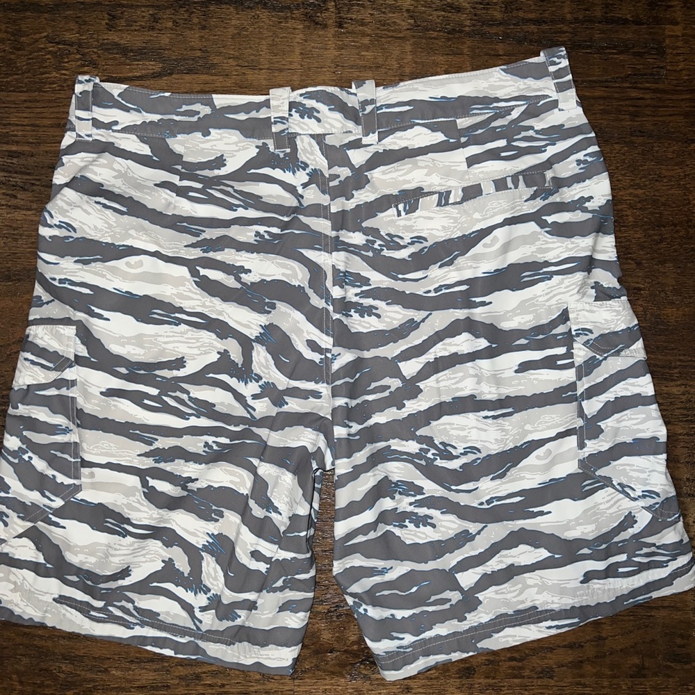 Under Armour Heatgear fishing shorts size 38 - Picture 2 of 3
